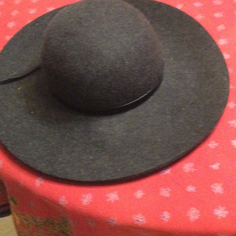 Scanlia hat